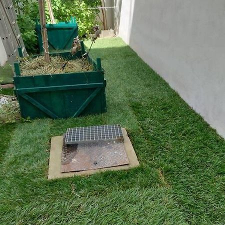 Stilvolle Wohnung Mit Terrasse/Garten Wina Bagian luar foto