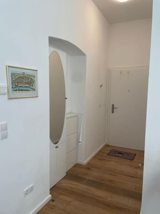 Stilvolle Wohnung Mit Terrasse/Garten Wina Bagian luar foto