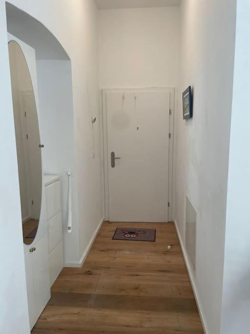 Stilvolle Wohnung Mit Terrasse/Garten Wina Bagian luar foto