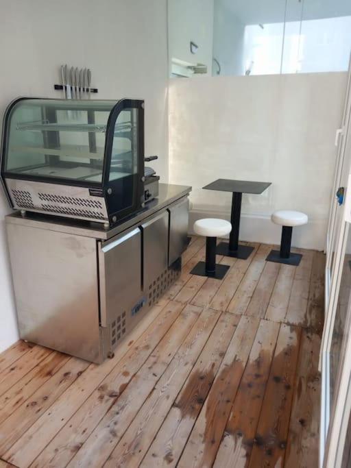 Stilvolle Wohnung Mit Terrasse/Garten Wina Bagian luar foto