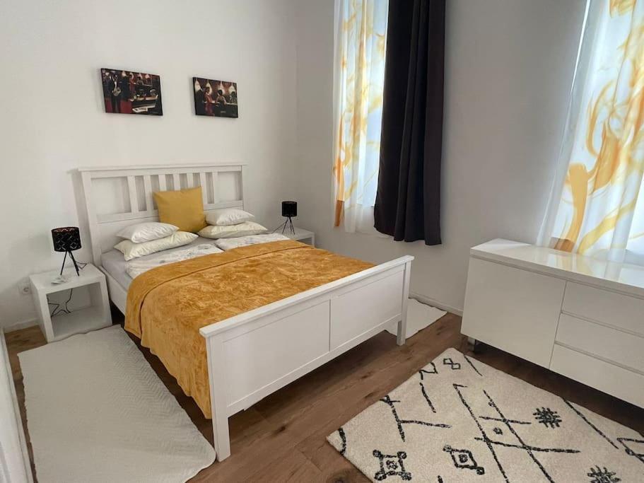 Stilvolle Wohnung Mit Terrasse/Garten Wina Bagian luar foto
