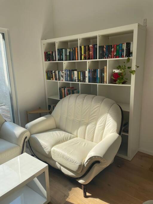 Stilvolle Wohnung Mit Terrasse/Garten Wina Bagian luar foto