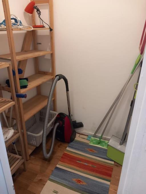Stilvolle Wohnung Mit Terrasse/Garten Wina Bagian luar foto
